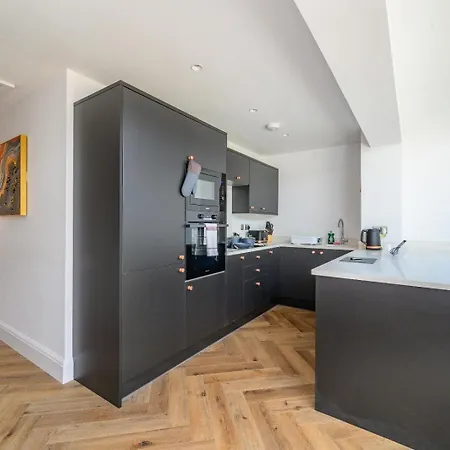 Tm, Charming Cosy Retreat, Wi-fi & Parking بيت للعطل *