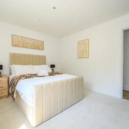 Tm, Charming Cosy Retreat, Wi-fi & Parking بيت للعطل ليدز
