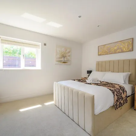 بيت للعطل Tm, Charming Cosy Retreat, Wi-fi & Parking ليدز