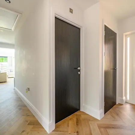 Tm, Charming Cosy Retreat, Wi-fi & Parking ليدز