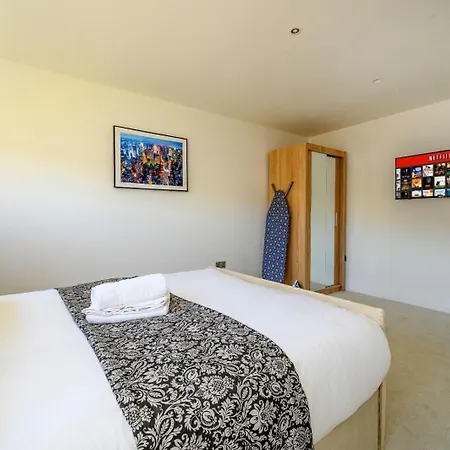 Holiday home Tm, Charming Cosy Retreat, Wi-fi & Parking *