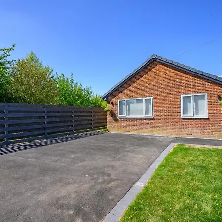 Tm, Charming Cosy Retreat, Wi-fi & Parking * Leeds (West Yorkshire)