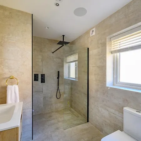 Tm, Charming Cosy Retreat, Wi-fi & Parking بيت للعطل