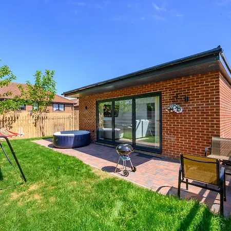 Tm, Charming Cosy Retreat, Wi-fi & Parking Holiday home *