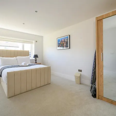 بيت للعطل Tm, Charming Cosy Retreat, Wi-fi & Parking ليدز
