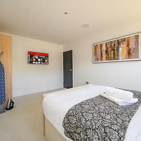 Tm, Charming Cosy Retreat, Wi-fi & Parking بيت للعطل ليدز