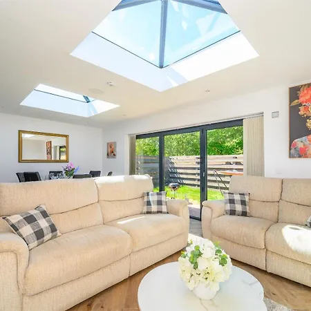 Tm, Charming Cosy Retreat, Wi-fi & Parking * Leeds (West Yorkshire)